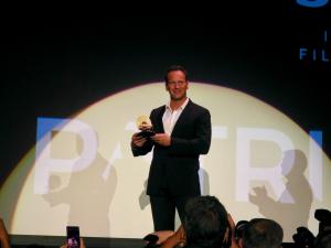 Patrick Wilson con su premio Màquina del Temps en Sitges