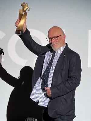 Colin Arthur con el Gran Premio Honorífico