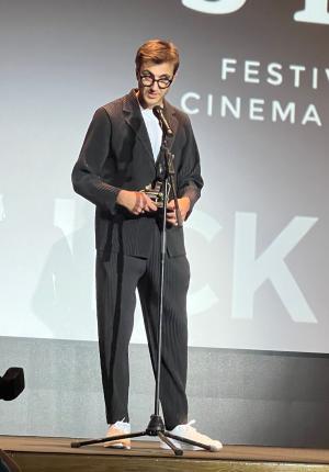 Nick Antosca con su premio Màquina del Temps